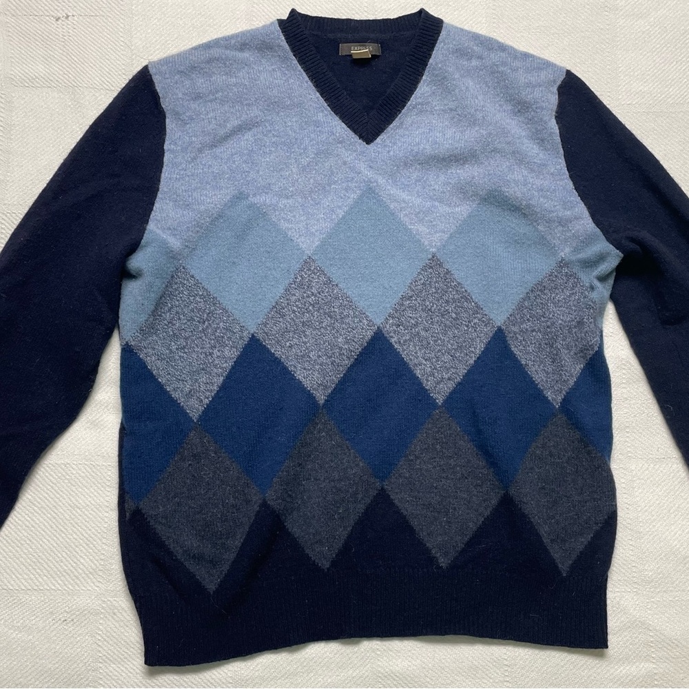Men's Express Blue Diamond v-neck Sweater - size large - preowned